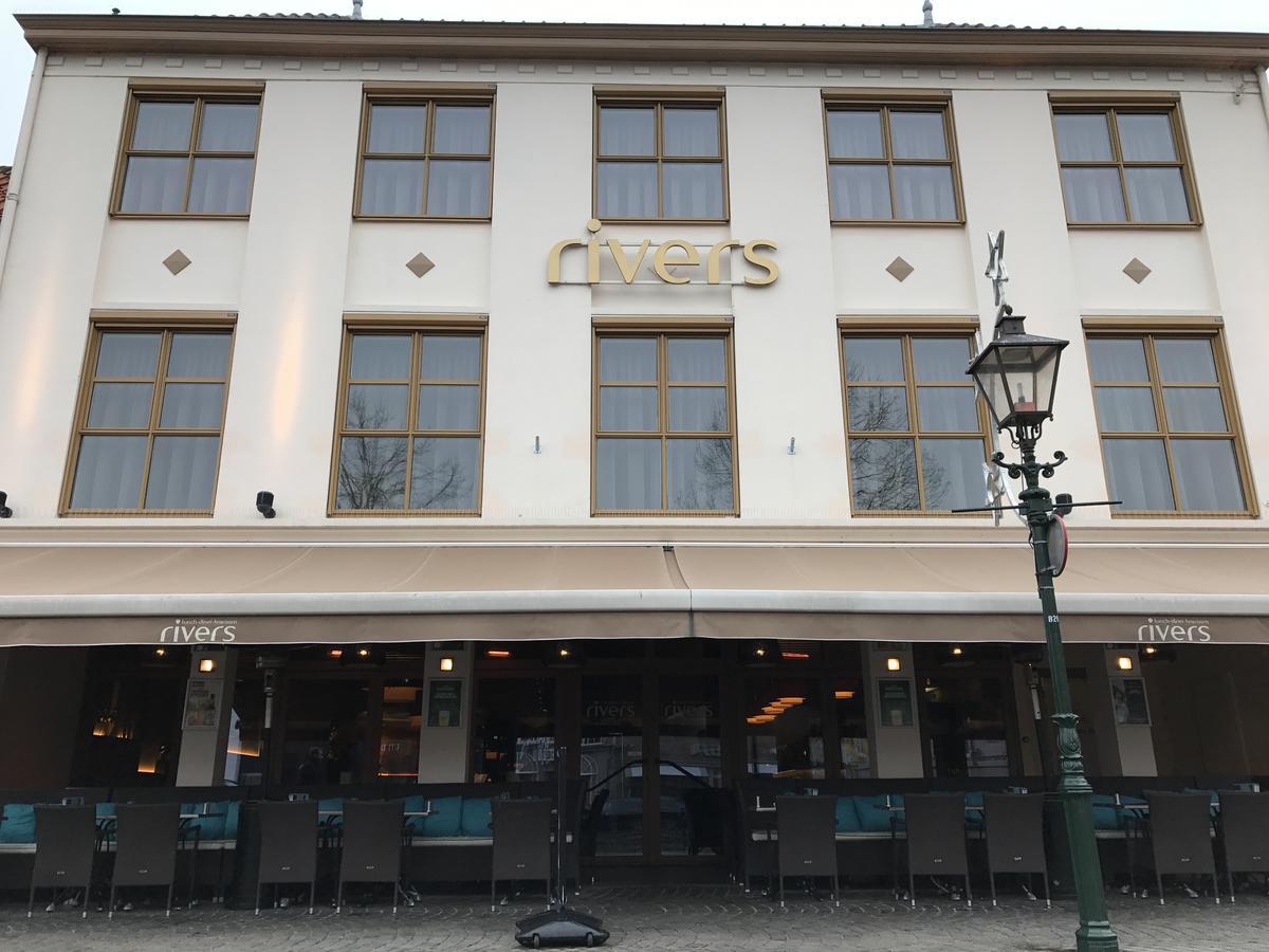 Rivers Hotel สเลาส์ ภายนอก รูปภาพ
