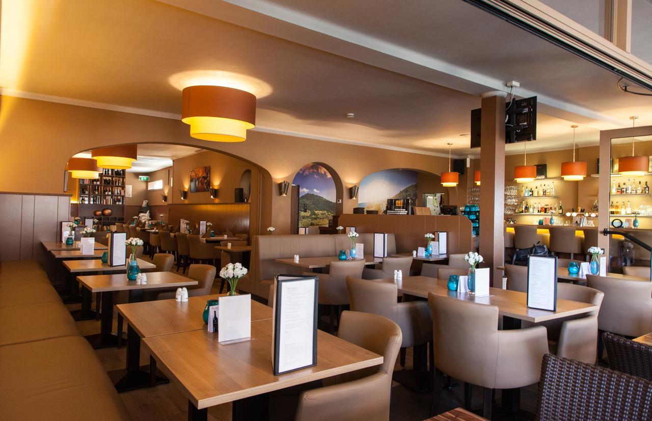 Rivers Hotel สเลาส์ ภายนอก รูปภาพ